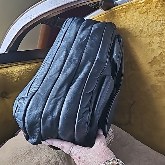 🖤NEW WITH TAG🖤 Beautiful Henri Bendel Satchel w Mirror - Picture 9 of 17